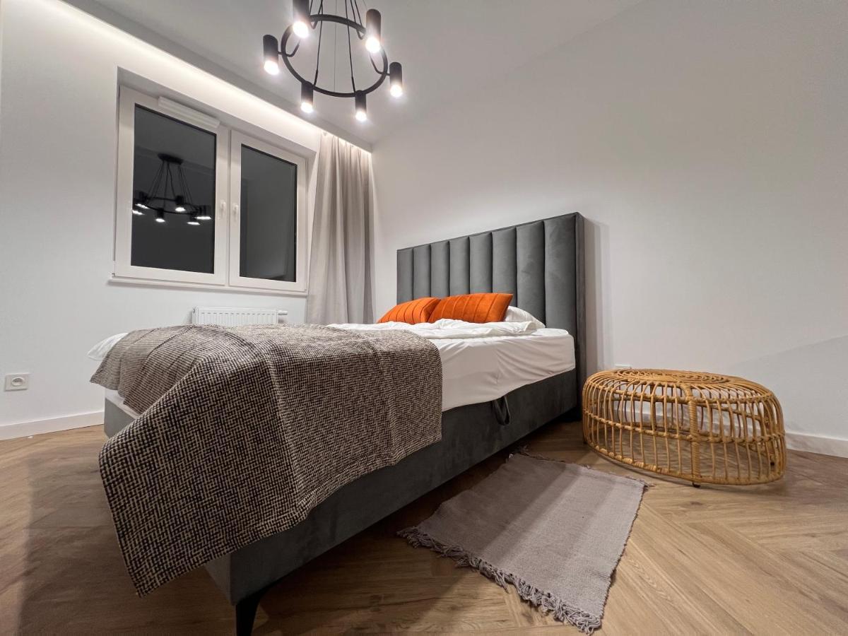 Apartament Gold Sleep We Wroclawiu Z Prywatnym Jacuzzi I Duzym Lozkiem *