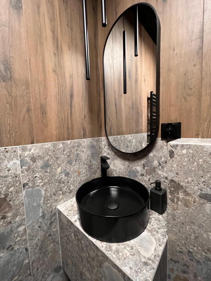 Gold Sleep We Wroclawiu Z Prywatnym Jacuzzi I Duzym Lozkiem *