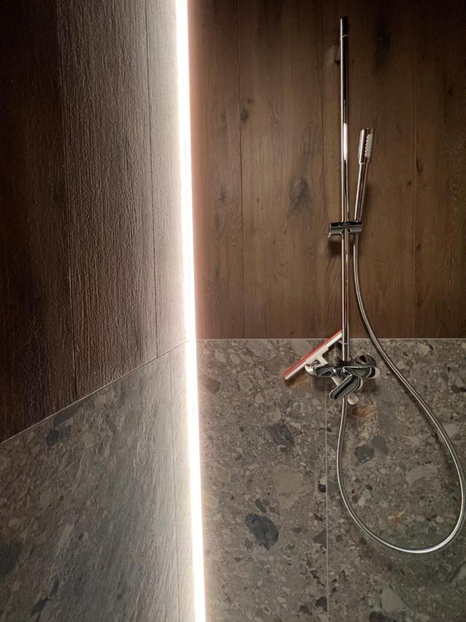 Apartament Gold Sleep We Wroclawiu Z Prywatnym Jacuzzi I Duzym Lozkiem